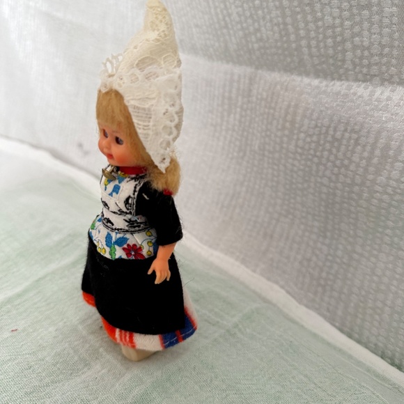 Vintage Dutch souvenir doll/ figurine, 5” tall - Picture 3 of 5